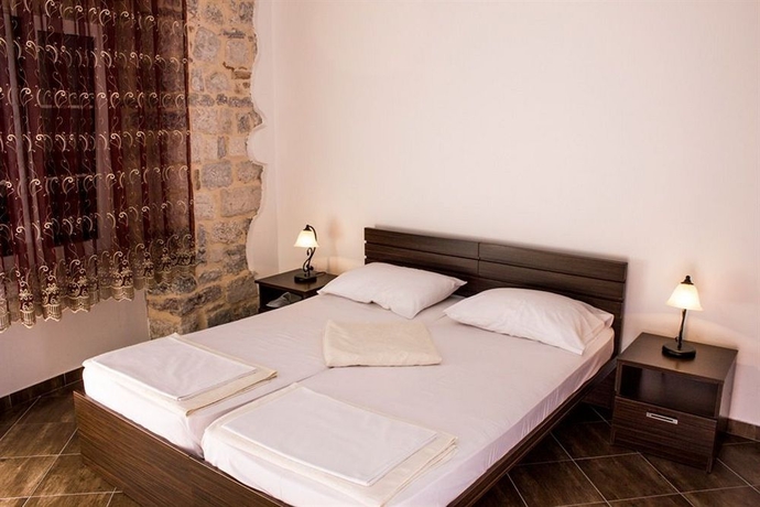 Imagen de la habitación del Hotel D and Sons Apartments. Foto 4