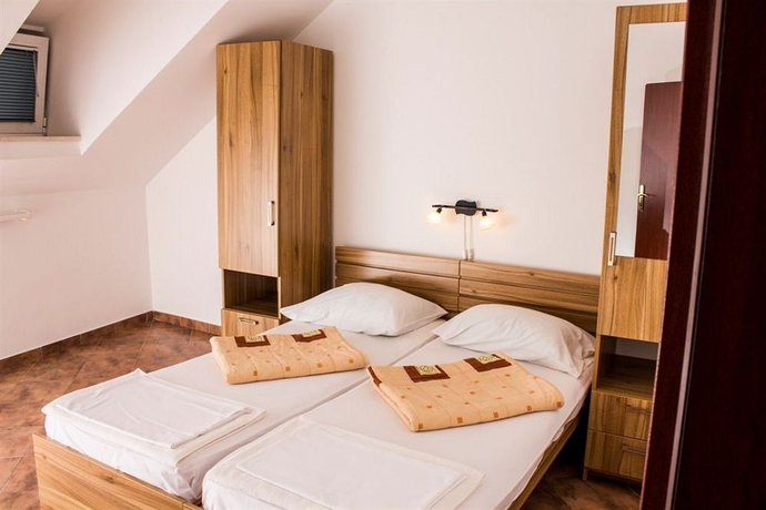 Imagen de la habitación del Hotel D and Sons Apartments. Foto 8