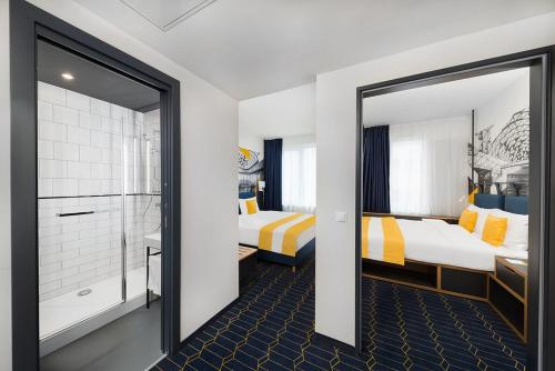 Imagen de la habitación del Hotel D8. Foto 4