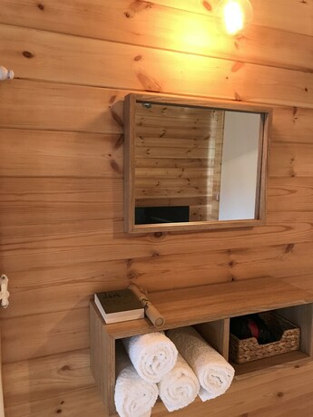 Imagen de la habitación del Hotel DABUT. Foto 25