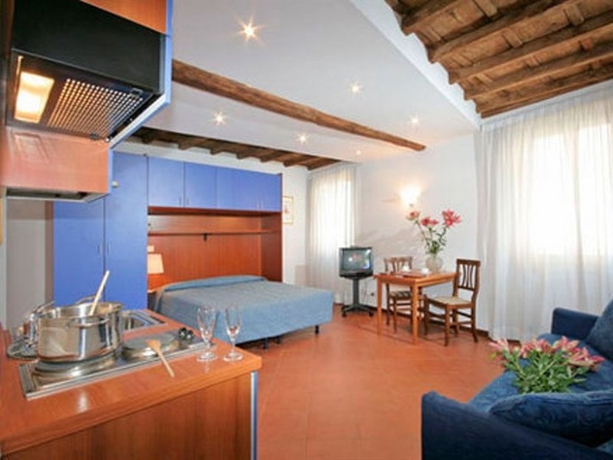 Imagen general del Hotel DAISY APARTMENTS. Foto 3