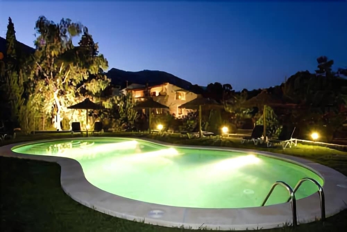 Imagen de la piscina del Hotel DALT MUNTANYA. Foto 16