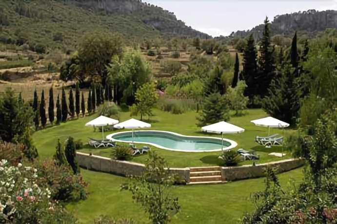 Imagen de la piscina del Hotel DALT MUNTANYA. Foto 18