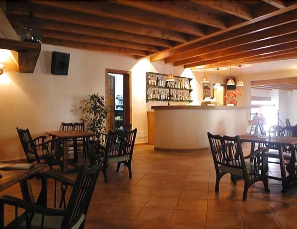 Imagen del bar/restaurante del Hotel DALT MUNTANYA. Foto 7