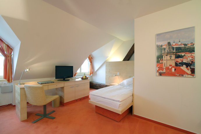 Imagen de la habitación del Hotel DAP, Praga. Foto 5