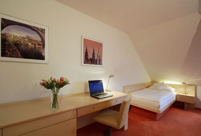 Imagen de la habitación del Hotel DAP, Praga. Foto 15