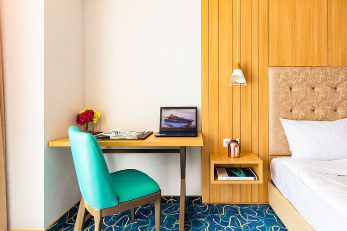 Imagen de la habitación del Hotel DAS Marina Burgas. Foto 10