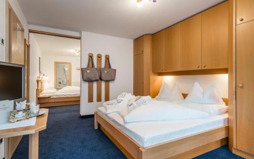 Imagen de la habitación del Hotel DAS ROYAL in Obereggen. Foto 16