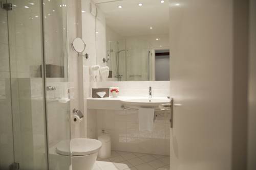 Imagen de la habitación del Hotel DAS SCHLOSSBERG - Boutique im Park- Nahe der Therme. Foto 12