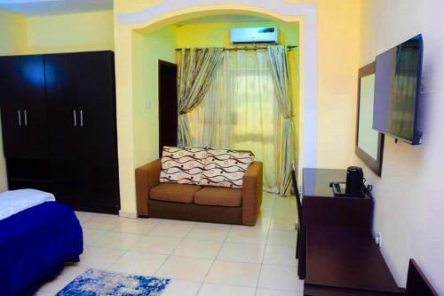 Imagen de la habitación del Hotel DAVIS HOTEL AND SUITES. Foto 17