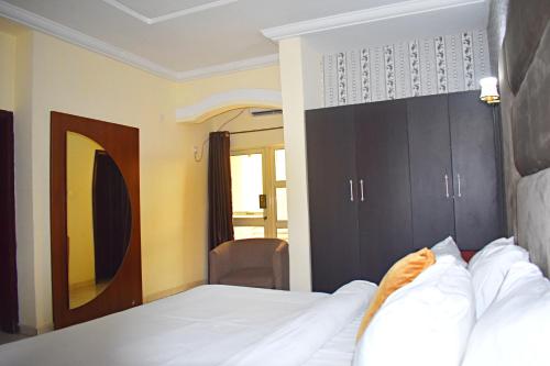 Imagen general del Hotel DAVIS HOTEL AND SUITES. Foto 5