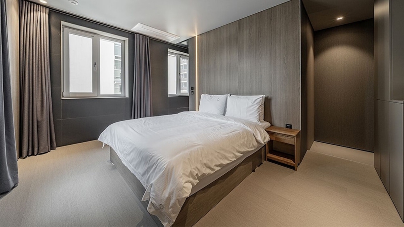 Imagen de la habitación del Hotel DAYONESTAY. Foto 16