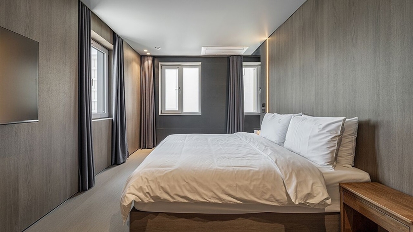 Imagen de la habitación del Hotel DAYONESTAY. Foto 17