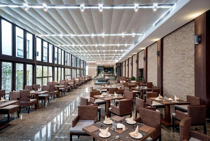 Imagen del bar/restaurante del Hotel DAYS HOTEL BY WYNDHAM YINXIANG WUYISHAN. Foto 5
