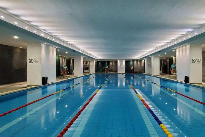 Imagen de la piscina del Hotel DAYS HOTEL SUITES BY WYNDHAM ZIXIN CHANGSHA. Foto 15