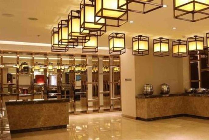 Imagen del bar/restaurante del Hotel DAYS INN BY WYNDHAM YINIAN HENGYANG. Foto 2