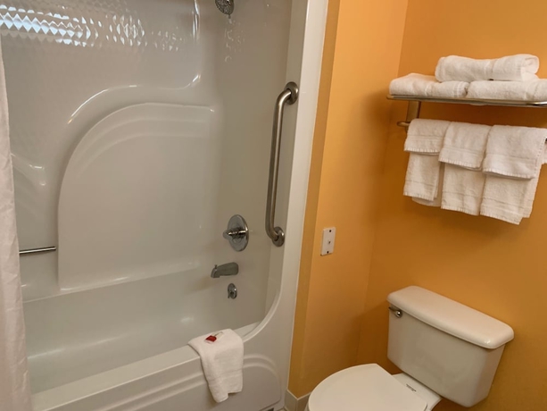 Imagen de la habitación del Hotel DAYS INN & SUITES ALBANY. Foto 4