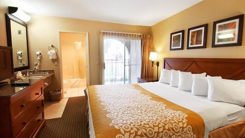 Imagen de la habitación del Hotel DAYS INN n SUITES SEAWORLD. Foto 10
