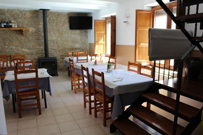 Imagen del bar/restaurante del Hotel D'Ares. Foto 2