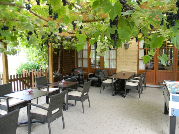 Imagen del bar/restaurante del Hotel DC Sleep & Go Brussels West. Foto 8