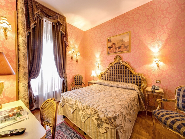 Imagen de la habitación del Hotel DCBoutique. Foto 7