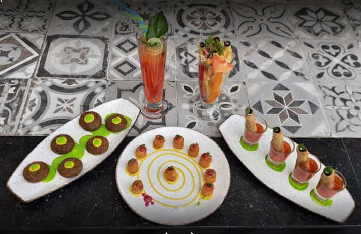 Imagen del bar/restaurante del Hotel DD Suites. Foto 7