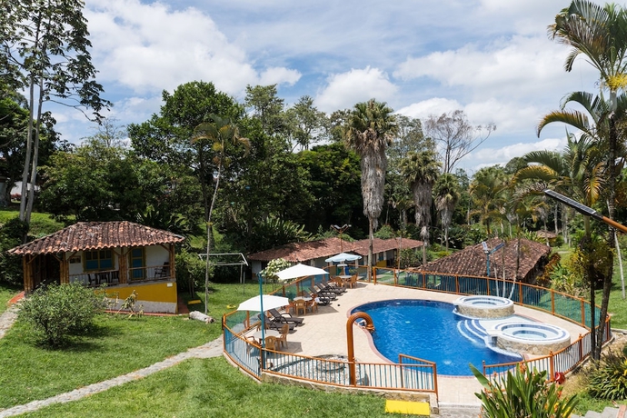 Imagen de la piscina del Hotel DE LA VEGA HOTEL CAMPESTRE. Foto 19