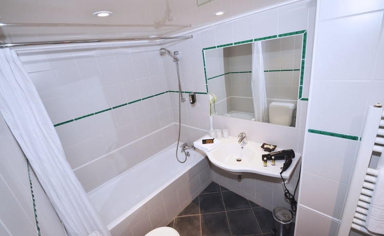 Imagen de la habitación del Hotel DE L'ARVE. Foto 13