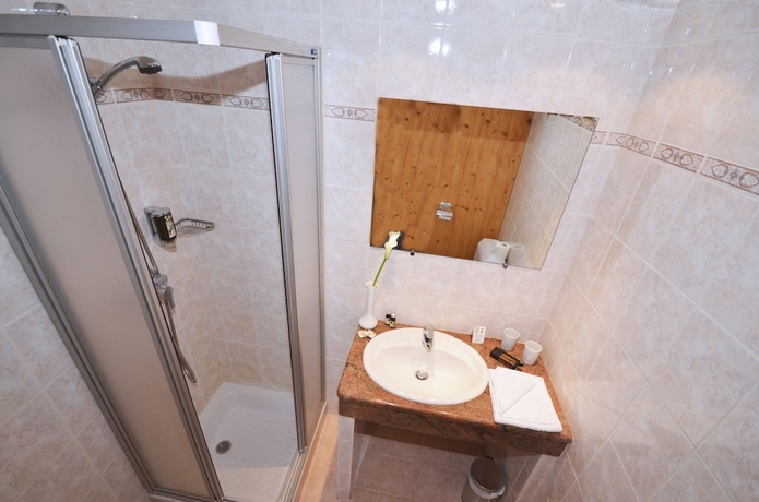 Imagen de la habitación del Hotel DE L'ARVE. Foto 14