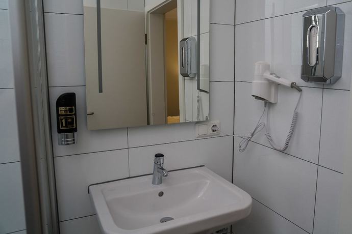 Imagen de la habitación del Hotel DEA, Soltau. Foto 17