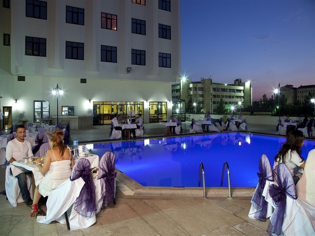 Imagen del bar/restaurante del Hotel DEDEMAN DIYARBAKIR. Foto 3