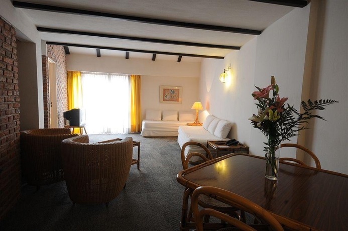 Imagen general del Hotel DEL BOSQUE, Pinamar. Foto 3