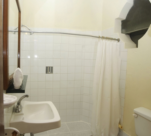 Imagen de la habitación del Hotel DEL PATIO. Foto 5