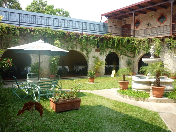 Imagen de los exteriores del Hotel DEL PATIO. Foto 8