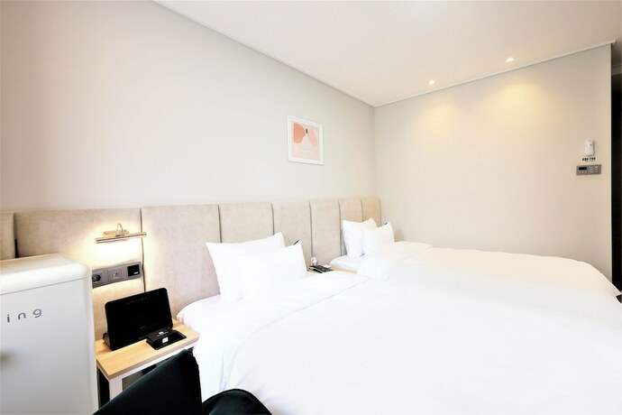 Imagen de la habitación del Hotel DELAMOUR. Foto 16