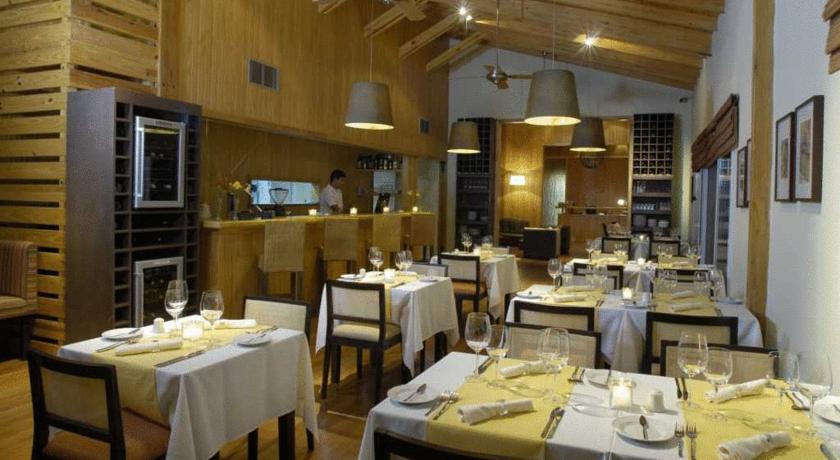 Imagen del bar/restaurante del Hotel DELTA ECO SPA HOTEL. Foto 4