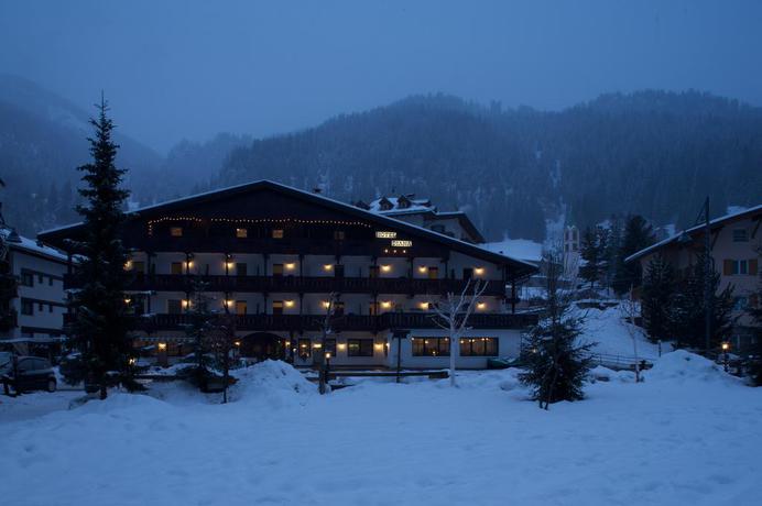 Imagen de los exteriores del Hotel DIANA, Canazei. Foto 13