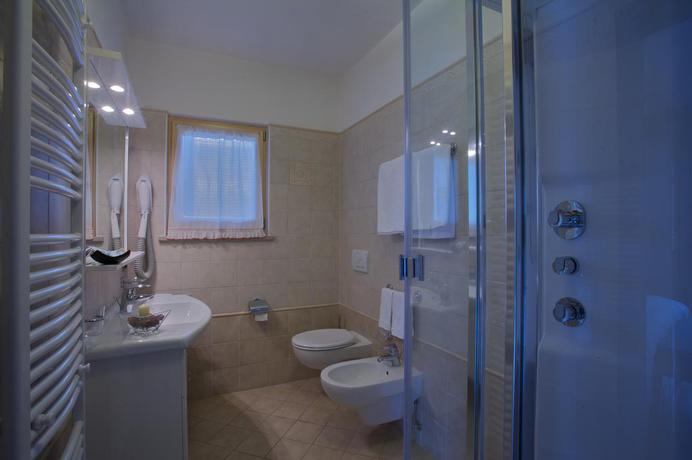 Imagen de la habitación del Hotel DIANA, Canazei. Foto 9