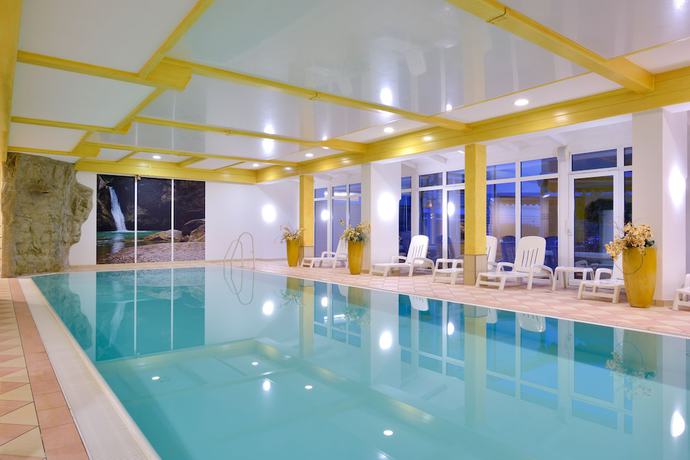 Imagen de la piscina del Hotel DIE GAMS-Resort. Foto 20