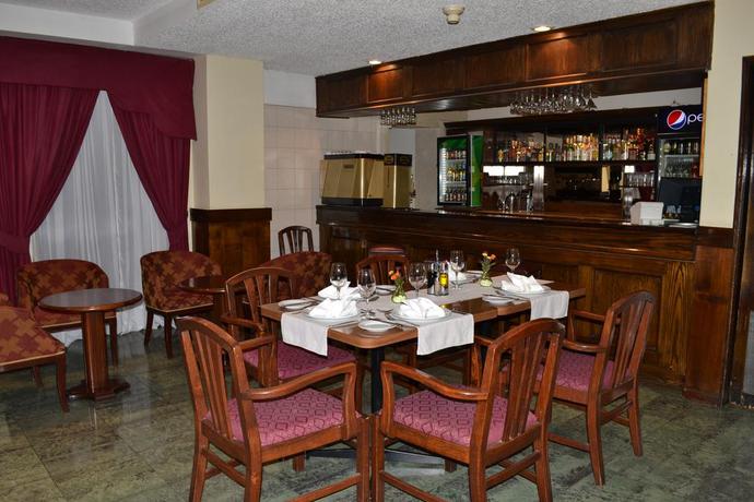 Imagen del bar/restaurante del Hotel DIEGO DE ALMAGRO LOS ANGELES. Foto 2