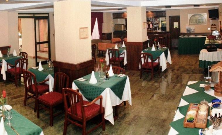 Imagen del bar/restaurante del Hotel DIEGO DE ALMAGRO LOS ANGELES. Foto 3