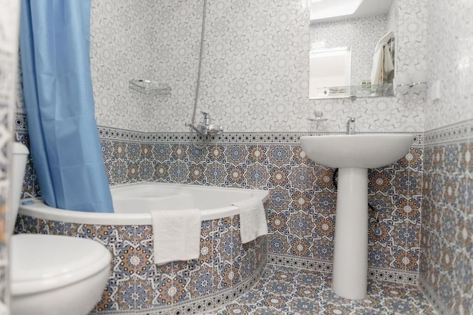 Imagen de la habitación del Hotel DILSHODA. Foto 16
