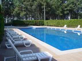 Imagen de la piscina del Hotel DINAJAN HOTEL. Foto 5