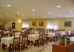 Imagen del bar/restaurante del Hotel DINAJAN HOTEL. Foto 3