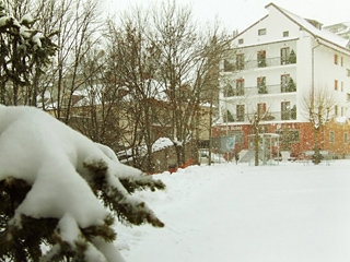 Imagen de los exteriores del Hotel DINA'S. Foto 5