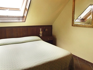 Imagen de la habitación del Hotel DINA'S. Foto 3