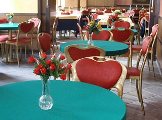 Imagen del bar/restaurante del Hotel DINA'S. Foto 2