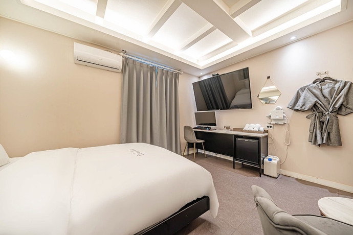 Imagen de la habitación del Hotel DK. Foto 3