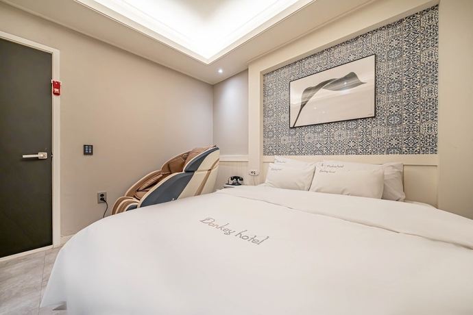 Imagen de la habitación del Hotel DK. Foto 4