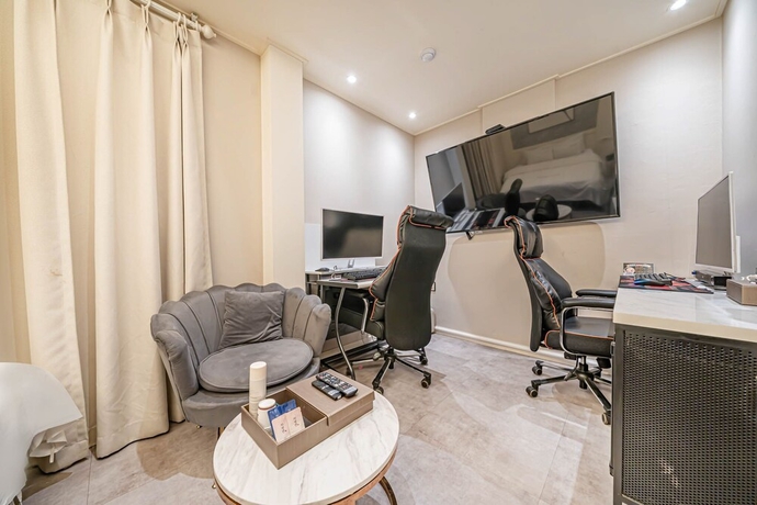 Imagen de la habitación del Hotel DK. Foto 5